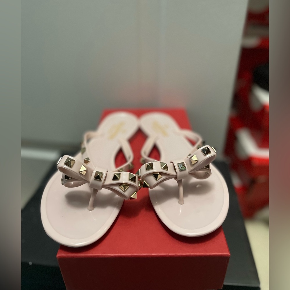 Valentino rock stud PVC thongs - 🩷